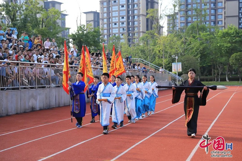 自贡高新区举行传统文化进校园——开笔礼文化普及志愿服务活动