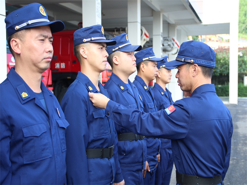 射洪市太和大道消防救援站組織開展隊(duì)容風(fēng)紀(jì)檢查