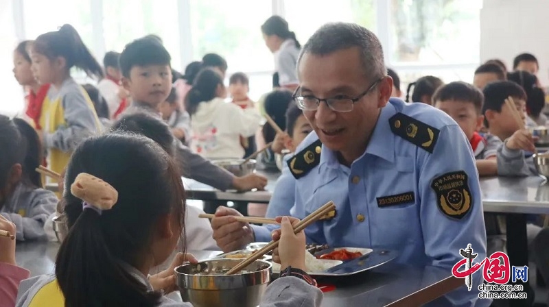 今天來陪餐—前鋒區(qū)全力守護校園食品安全