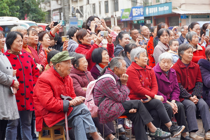 看節(jié)目、送祝福、獻(xiàn)禮物......任隆鎮(zhèn)重陽(yáng)節(jié)系列活動(dòng)溫暖老人心