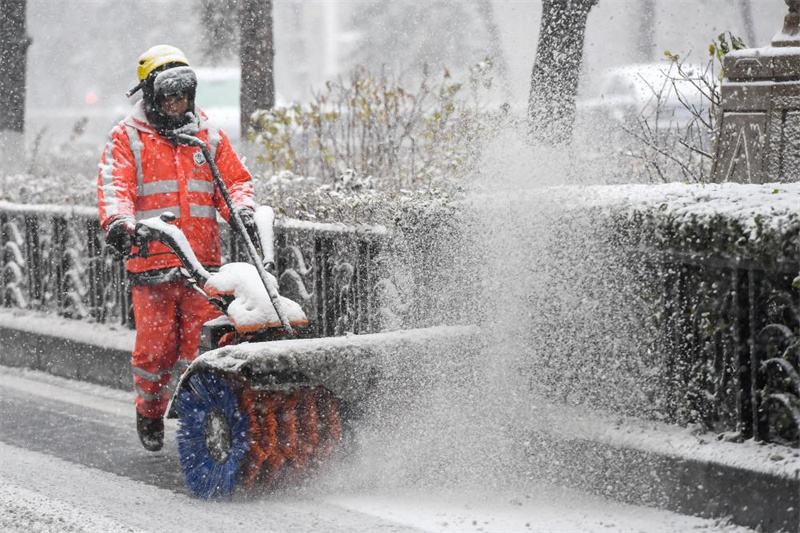 东北地区迎今冬首场大范围寒潮暴雪 多地有力应对保民生保运转