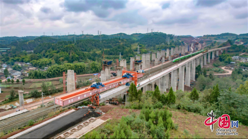 汉巴南铁路南充至巴中段主线桥梁全部架设完成！