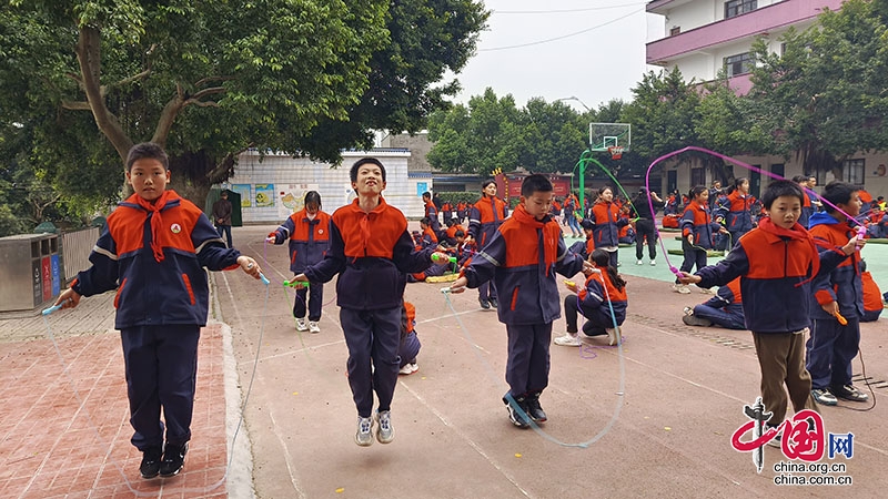 泸州市江阳区方山学校：阳光体育 健康成长