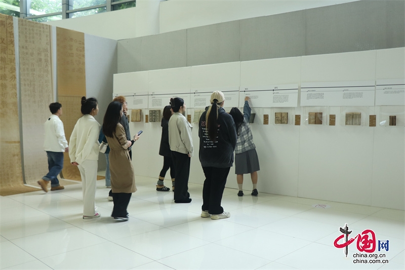 “探索中国传统文化与当代绘画的美学碰撞”展在双流区图书馆举行