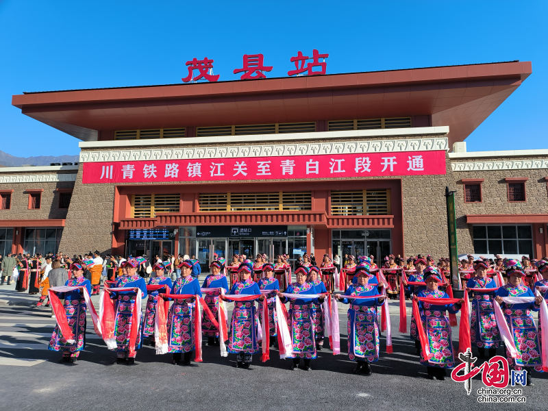 阿坝州首列高铁今日发车——川青铁路青白江东至镇江关段开通运营