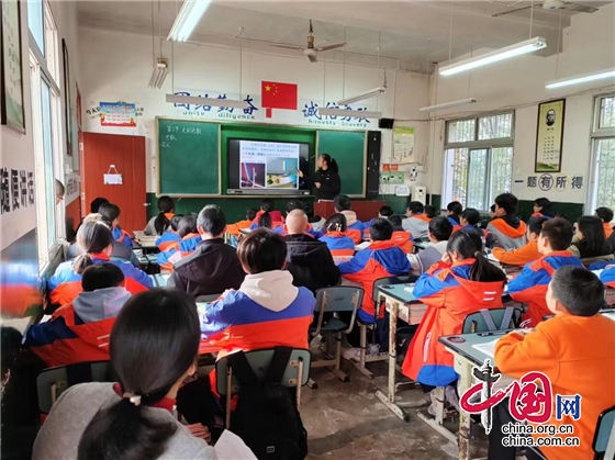 盐亭县黄甸初中举行青年教师课堂教学比武活动