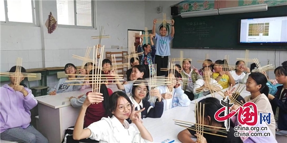 绵阳市黎雅中学开设竹编社团 传承指尖上的技艺