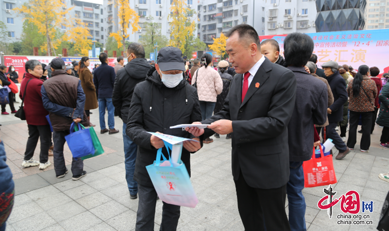 南部縣法院開展國家憲法日普法宣傳活動