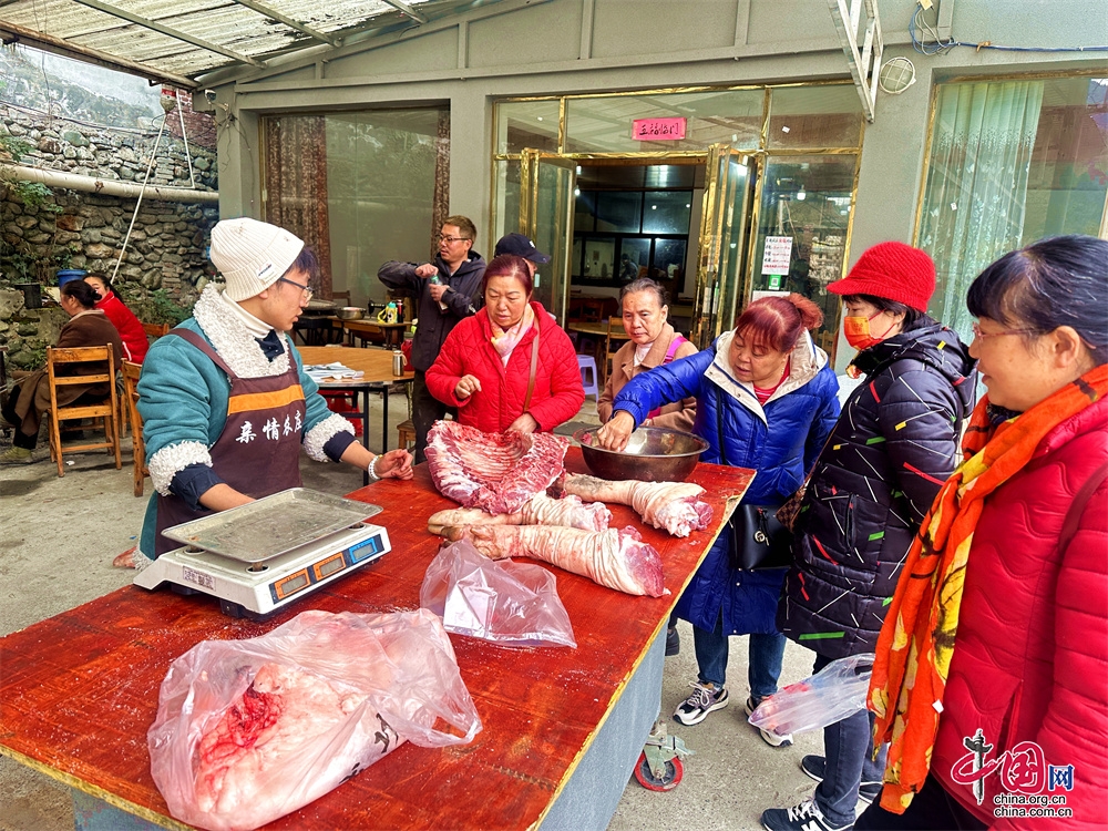 看熊猫 赏冰雪 杀年猪：汶川耿达民宿牵手旅行社带火冬季游