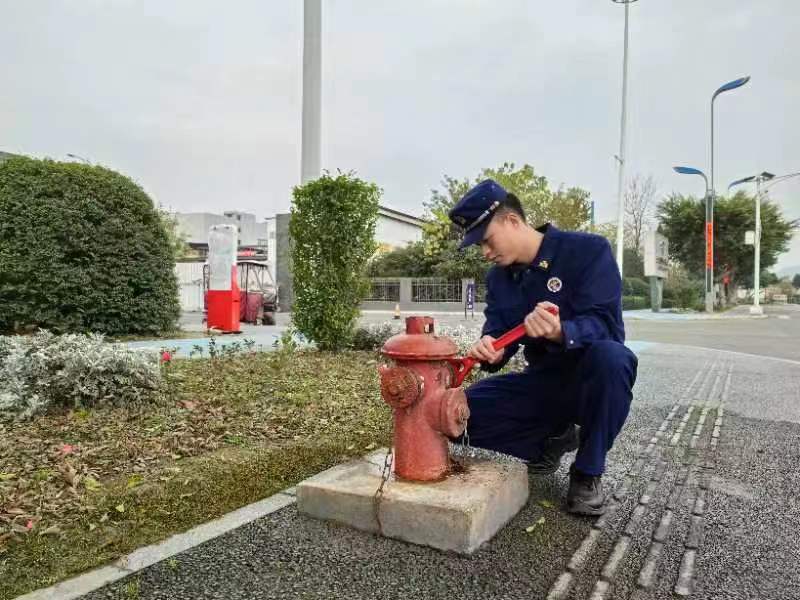 射洪市太和大道消防救援站積極開展轄區(qū)市政消火栓大排查