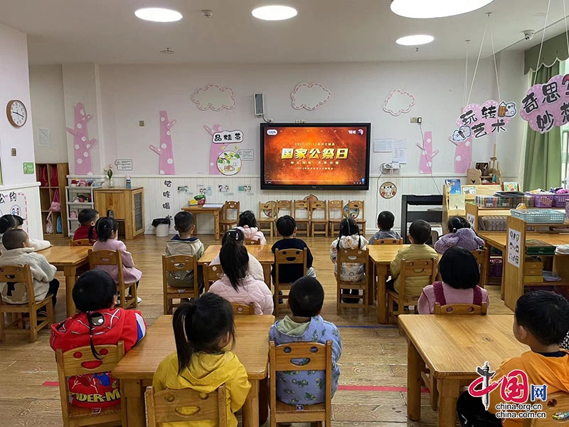 江陽區(qū)張壩幼兒園開展南京大屠殺國家公祭日愛國主義教育活動