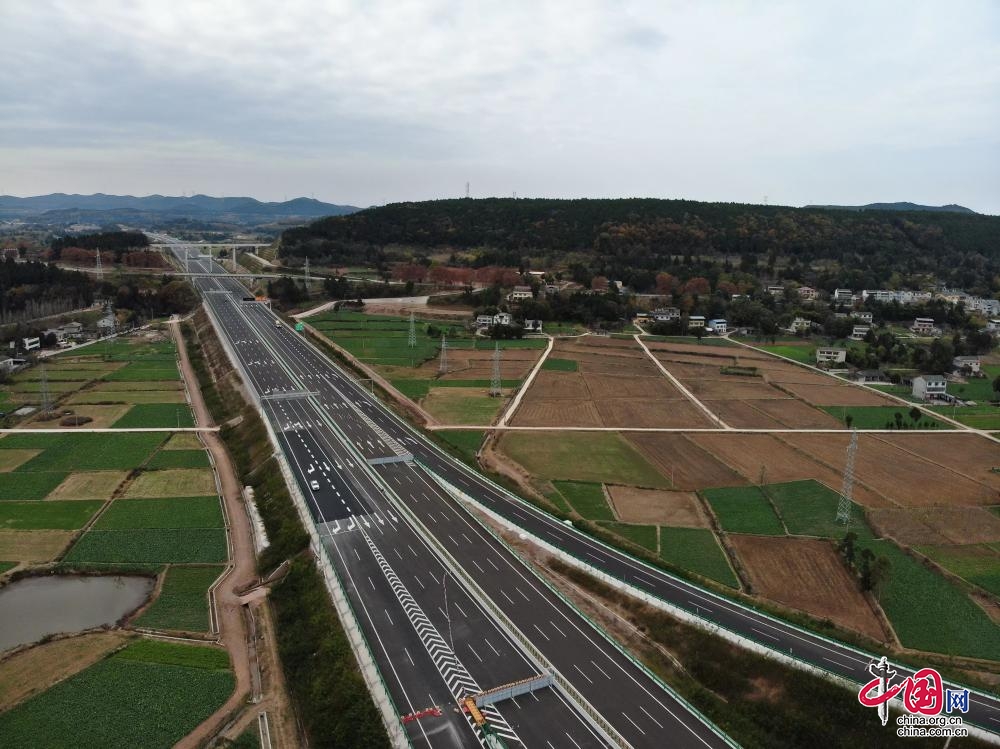 暂时免费 四川11条高速公路项目（路段）同日建成通车