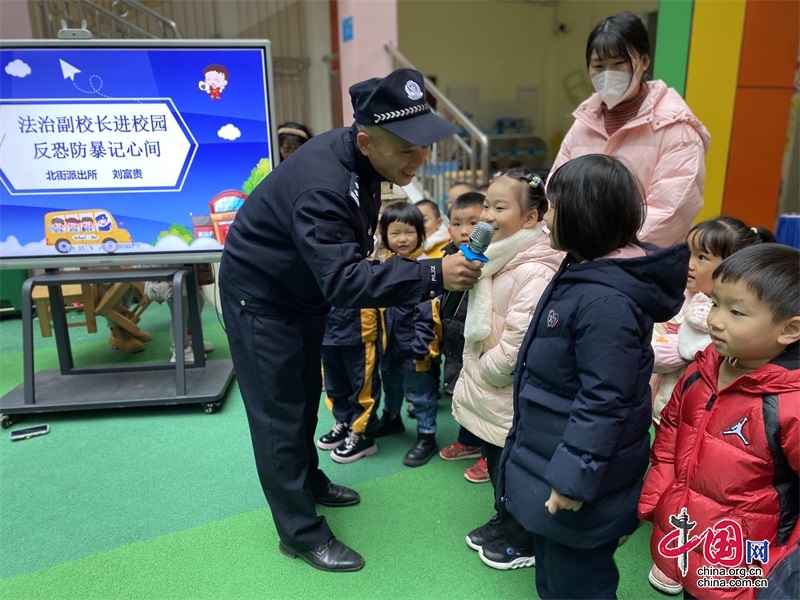 瀘州市江陽區(qū)新馬路幼兒園開展法治副校長進(jìn)校園活動