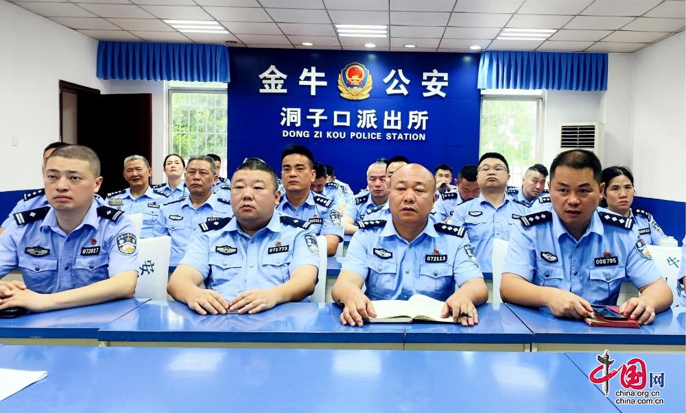 成都金牛公安民警陈栋：答好“满意卷” 提亮“平安灯”