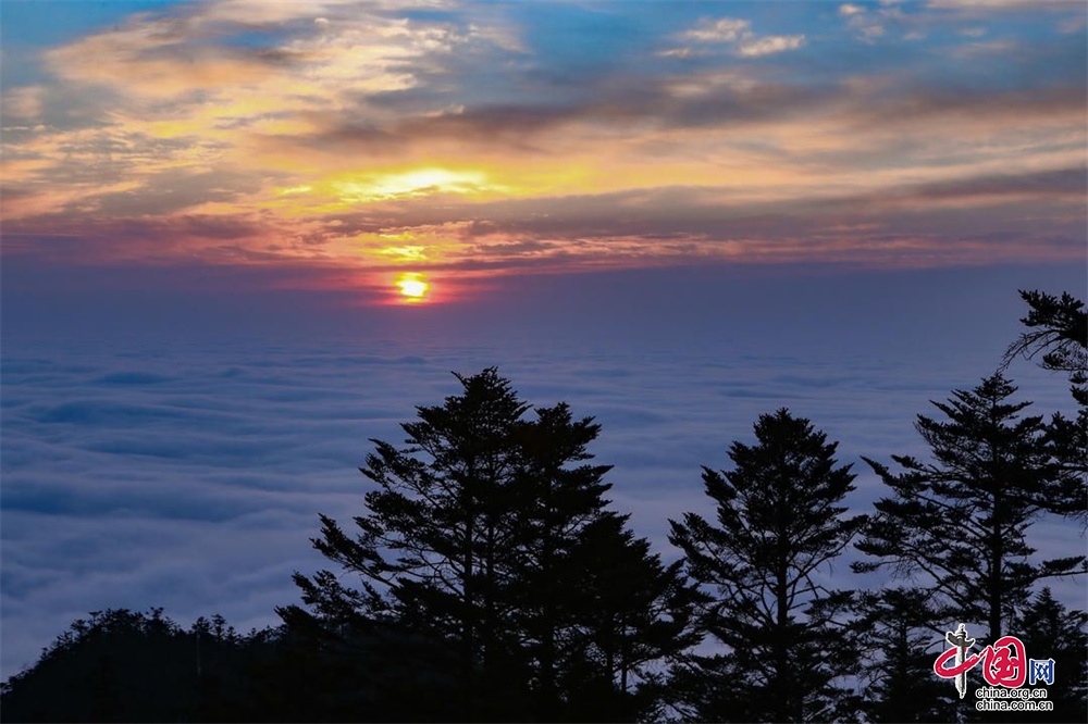 元旦在“成都之巅”大邑西岭雪山共迎新年的第一缕阳光