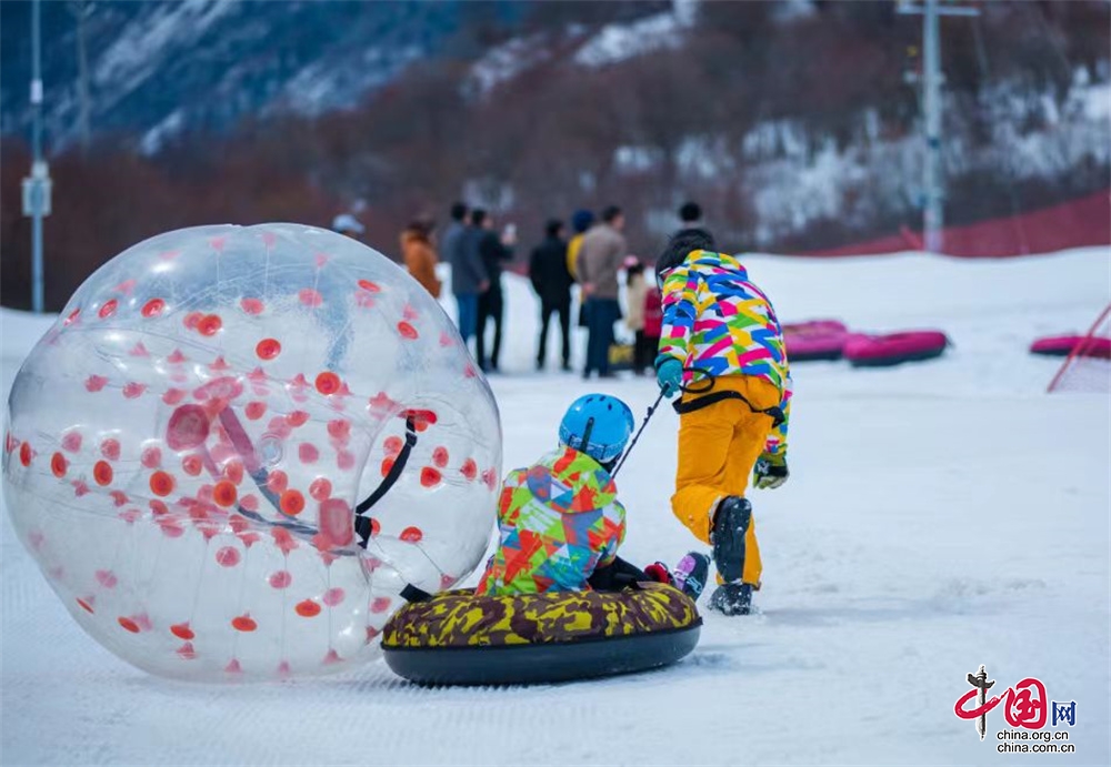 阿壩松潘奇峽溝冰雪歡樂(lè)谷推出多重福利