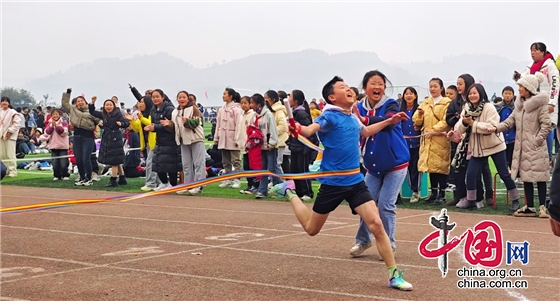 宜宾市翠屏区李庄镇中心小学：李庄五育绽华彩 阳光运动向未来