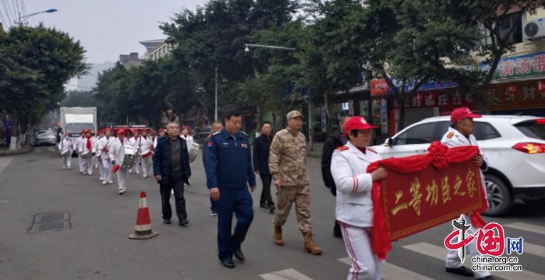 南充市退役軍人事務局：高坪籍一級飛行員張暉榮立“二等功” 喜報送到家