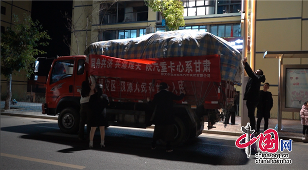 抗震救災(zāi)“蔬”送愛心 漢源7噸新鮮蓮花白啟程送往甘肅