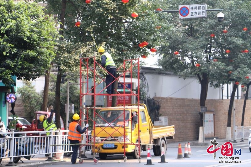 宜賓翠屏：大紅燈籠“上線” 新年“氛圍感”拉滿