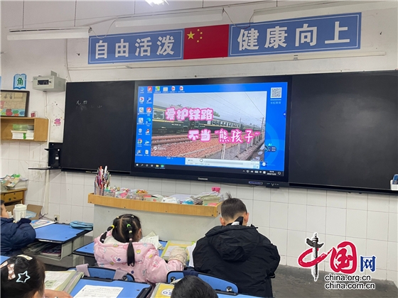 绵阳市游仙区石马小学开展“五个一”强化爱路护路宣教工作