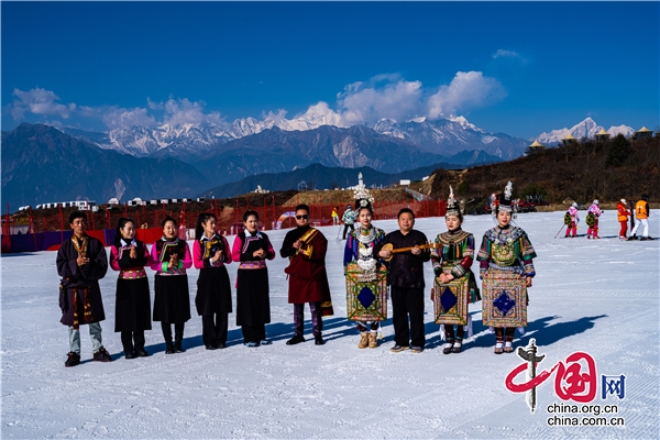 四川石棉：貴州榕江與石棉民歌手在雪山之巔對(duì)歌