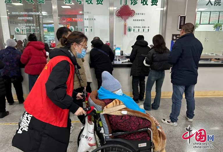 四川南充：歲末年初 閬中市中醫醫院“紅馬褂”為您就醫帶來“安全感”