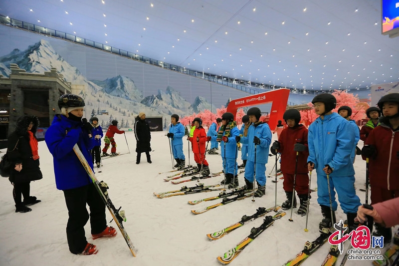 畅享运动乐趣  残疾人冰雪运动走进德阳市特殊教育学校