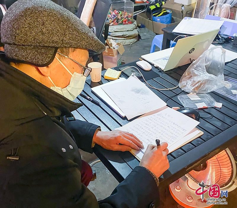 内江游客携高龄老人游览中华彩灯大世界景区 工作人员暖心援助获赞誉