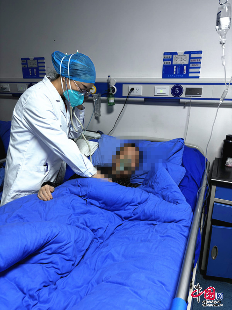 广元市第三人民医院成功抢救一名山西某医院转来重症男子