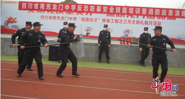 反恐防暴進校園 築牢安全防護墻 | 南充龍門中學開展校園反恐防暴安全技能培訓暨消防應急演練活動