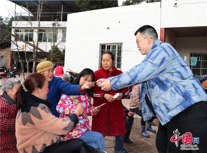 中江縣倉山鎮(zhèn)：小小便民服務卡  架起為民服務橋