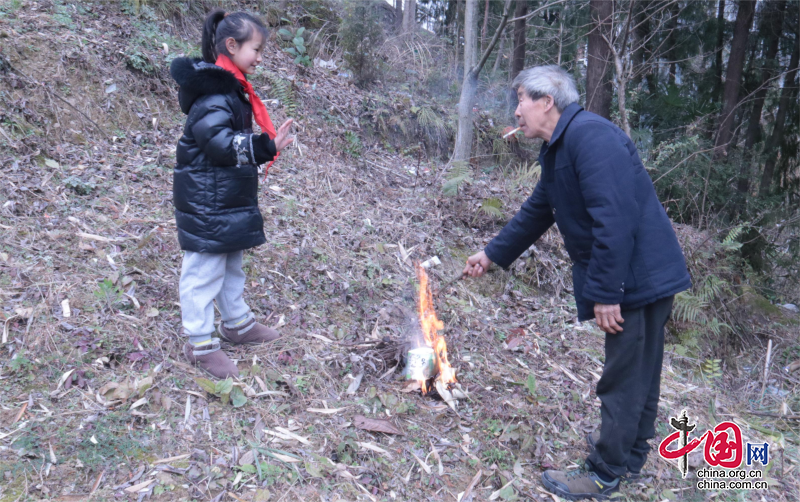 旺苍县织密春季全民森林防灭火宣传安全网 学生志愿做“防灭火宣传员”