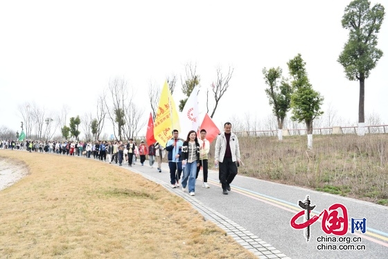 走进春天 励志远足 绵阳市安州区永盛小学举行第四届远足拉练