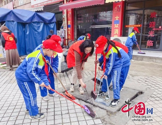 江油市建设路小学开展党员教师志愿者服务活动