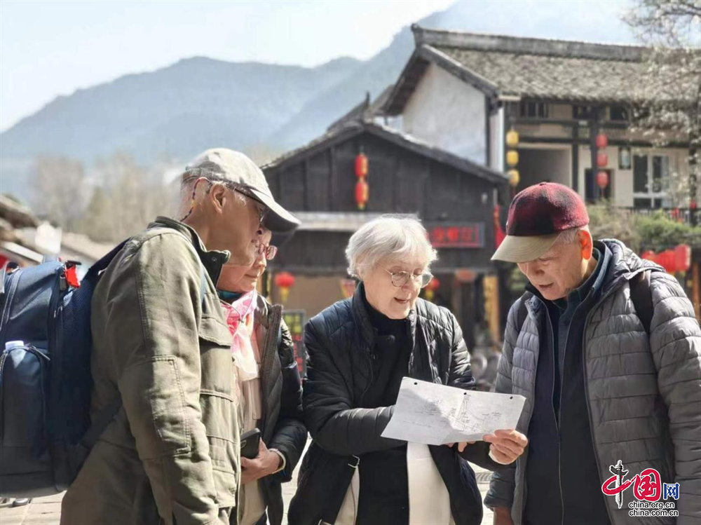 Foreign friends marvelled at Zhaohua ancient city