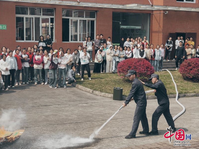 消防在心 安全同行——宜宾三江新区罗龙街道初级中学校开展消防安全应急演练活动