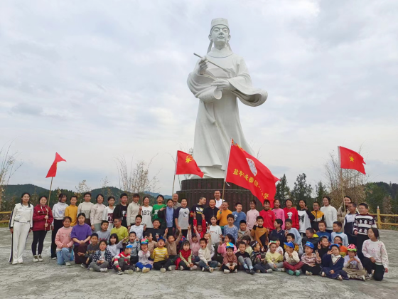 绵阳市盐亭县永泰镇与可小学开展“放飞童梦 畅游春天”春游研学活动