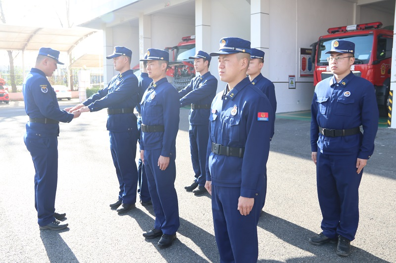 射洪市太和大道消防救援站開展隊(duì)容風(fēng)紀(jì)檢查暨隊(duì)列訓(xùn)練