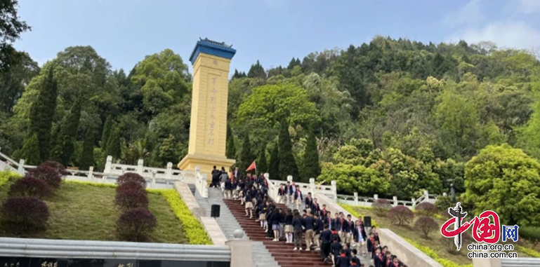 南充市石油南路小學開展清明祭掃活動