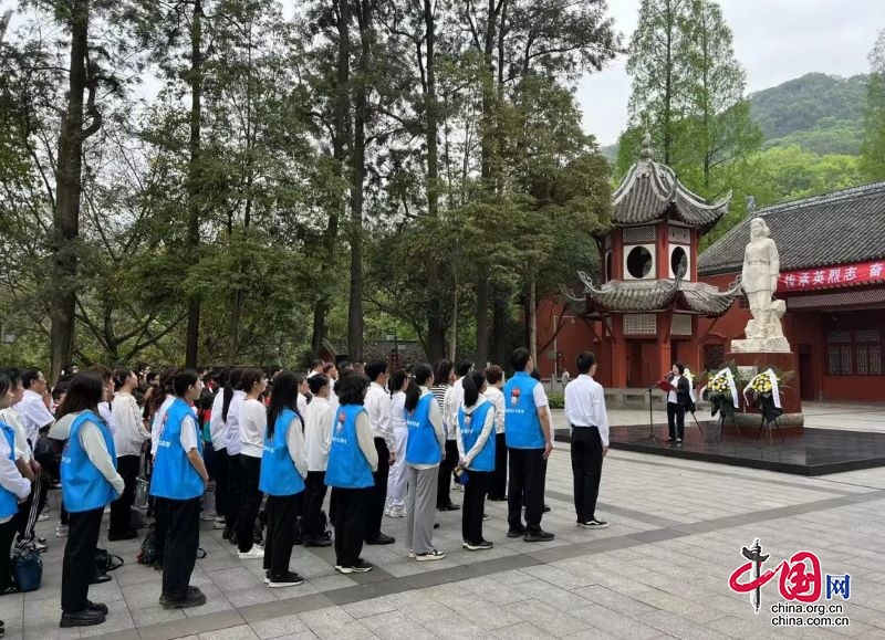 传承英烈志 奋进新征程丨共青团宜宾市翠屏区委开展2024年清明祭英烈纪念活动