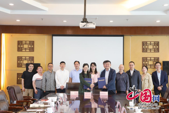 贵州民族报社与贵州黔南科技学院签署战略合作协议