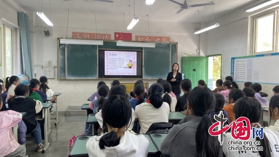 江油市方水小学开展青春期女生工作会