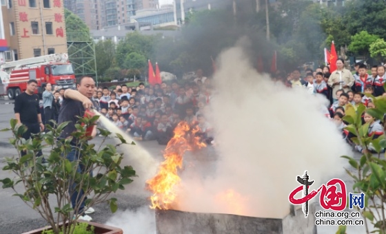 绵阳市安州区沙汀实验小学师生代表参加消防体验活动