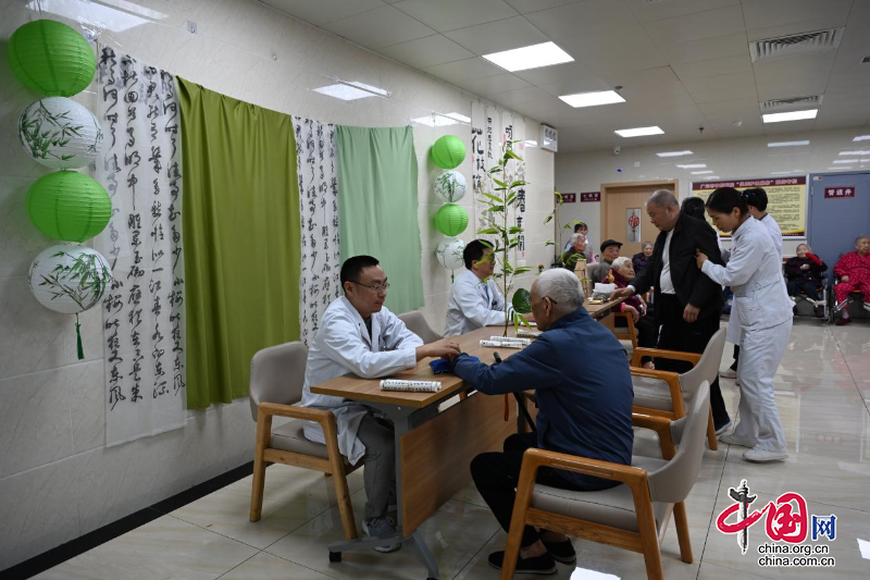 广元市中医医院带给老人们不一样的中医药养生体验