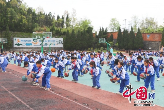 江油市二郎庙镇中心小学校开展2024年春季球类运动会