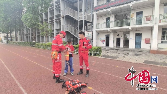 珍愛生命  預(yù)防溺水 江油市建設(shè)路小學(xué)開展防溺水演練活動(dòng)