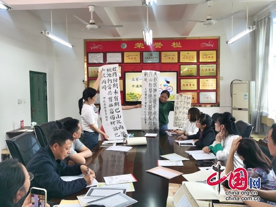 江油市三合镇逸夫小学举办“聚焦核心素养，探索低段识字写字教学新路径”研讨活动