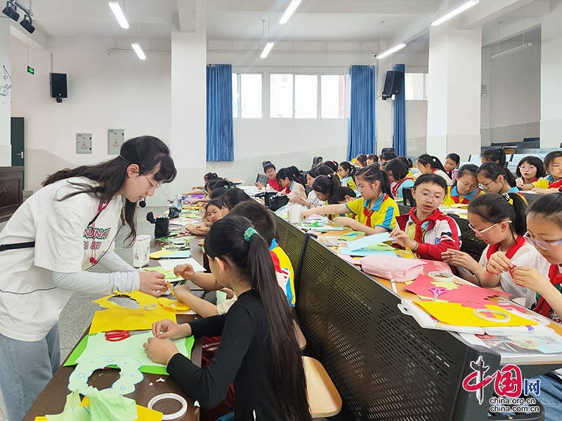 自贡市大安区图书馆开展DIY图书制作培训 庆祝新中国成立75周年