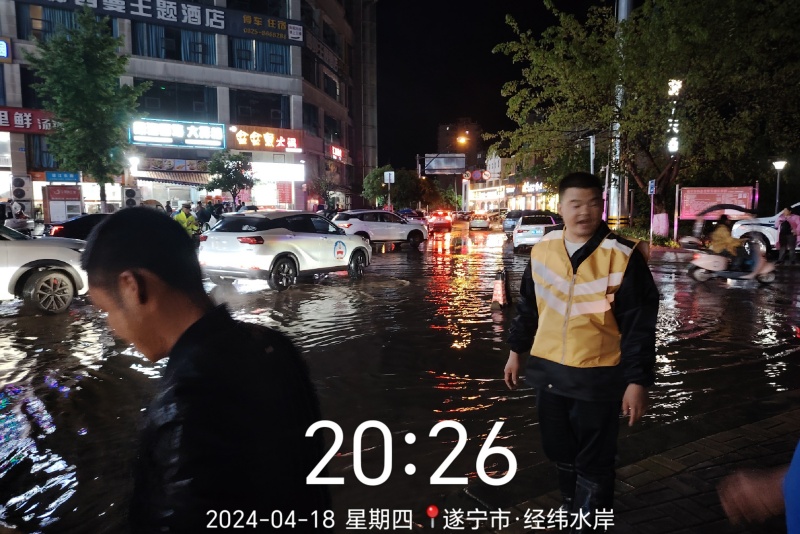 安居城管：坚守每个暴雨夜 守护 “安居”乐业